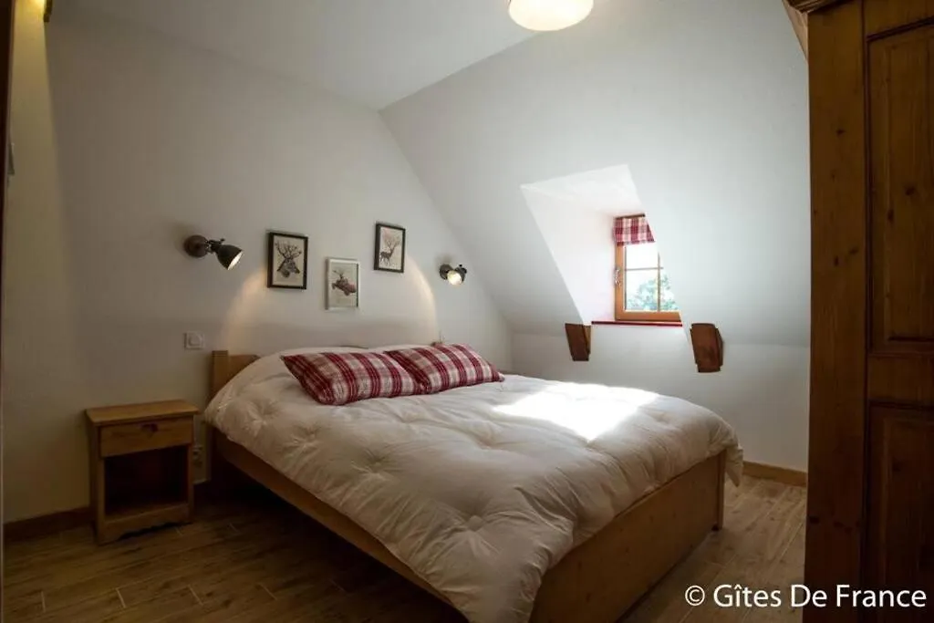 Holiday home Gite Montagnard A 2 Pas De Besse Villa France